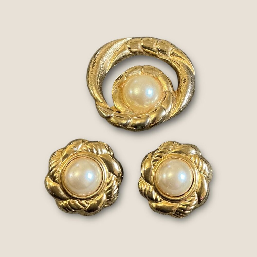 Vintage Gold-Tone Faux Pearl Stud Earrings & Brooch Set Retro Design